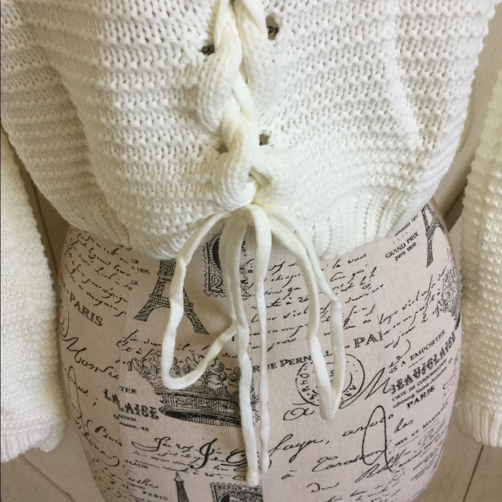 ☁️⭐️Pretty Guide Cropped Lace Back Sweater⭐️☁️ - Picture 6 of 7